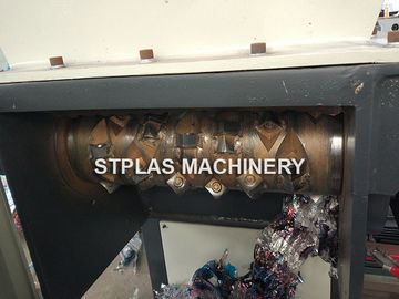 Single Axis Plastic Waste Shredding Machine With SKD-II Blade For Recycling